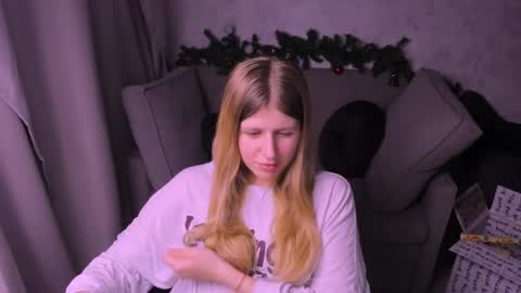 Kira online show from December 2024 10:25:02 PM