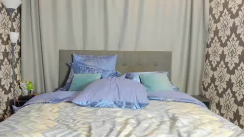 Kira online show from September 2025 03:46:02 PM