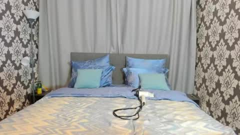 Kira online show from September 2025 03:49:02 PM