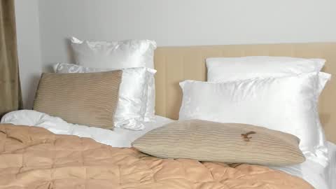 Kira online show from March 2026 08:23:02 PM