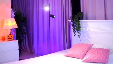 Snapshot of kiss_jess chatting on November 2025 04:29:01 PM Kiss Jess online show from November 2025 04:29:01 PM