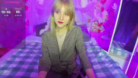 Snapshot of kisschristie__ chatting on November 2025 06:19:02 PM christie online show from November 2025 06:19:02 PM