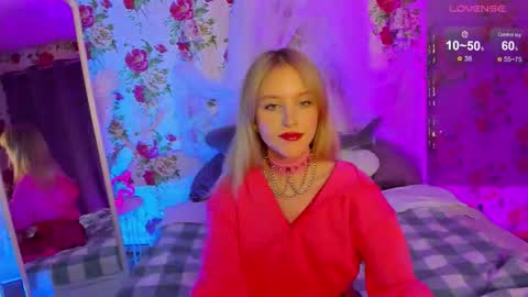 Snapshot of kisschristie__ chatting on November 2025 07:13:02 PM christie online show from November 2025 07:13:02 PM