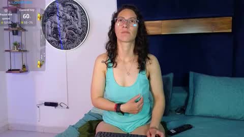 Kissing Company online show from September 2025 07:07:01 AM