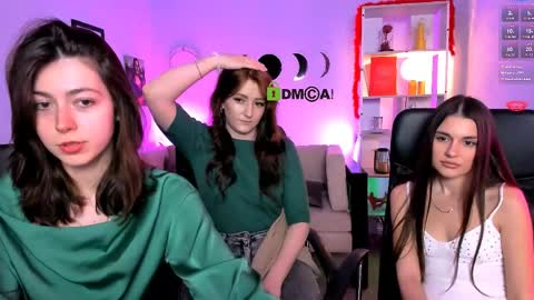 kitniss online show from April 2026 07:14:01 PM