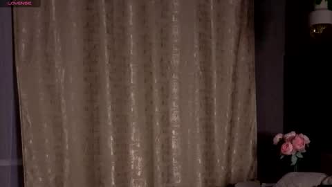 Snapshot of kitsun_ne chatting on November 2025 08:08:01 PM The sexy fox Kitsune online show from November 2025 08:08:01 PM