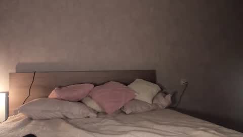 Snapshot of kitsunedream chatting on June 2026 06:53:02 PM Polly online show from June 2026 06:53:02 PM