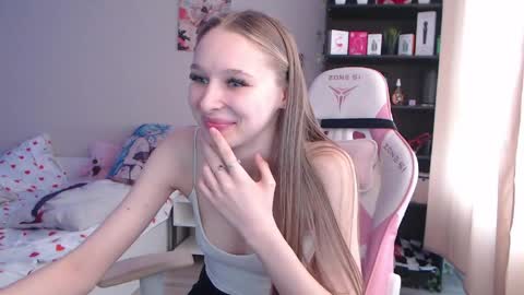 kitsuneyX online show from May 2026 11:23:04 PM