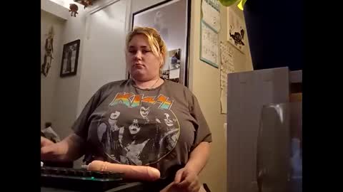 Kitten and rebellious online show from February 2025 08:05:02 PM