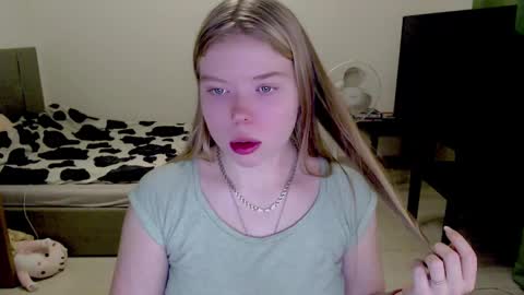 Jennyblonde and Emmabrunette online show from December 2024 04:23:02 AM