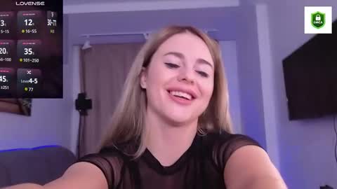 kitten online show from November 2025 06:40:01 PM