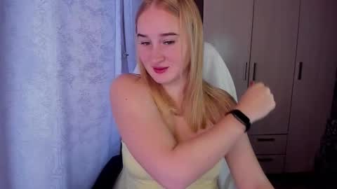 kitten_sun online show from October 2025 02:54:02 AM