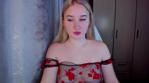 kitten_sun online show from October 2025 03:08:01 AM