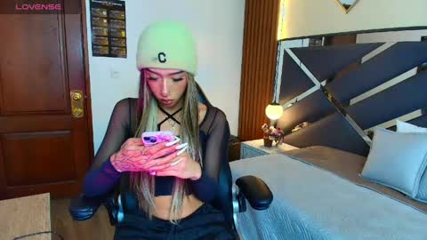 Snapshot of kittie_vixen chatting on April 2026 07:55:02 PM Kittie Vixen online show from April 2026 07:55:02 PM