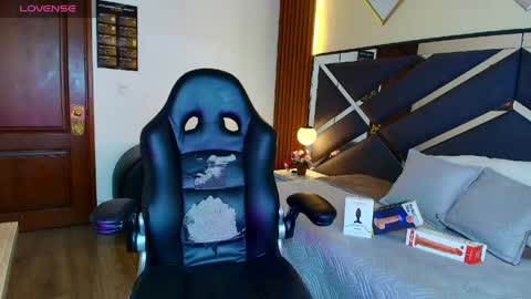 Snapshot of kittie_vixen chatting on April 2026 08:57:02 PM Kittie Vixen online show from April 2026 08:57:02 PM