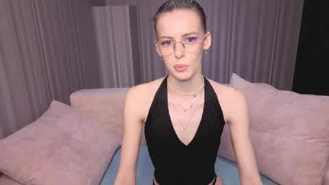 Snapshot of kitty__like18 chatting on May 2026 12:48:02 AM Kitty online show from May 2026 12:48:02 AM