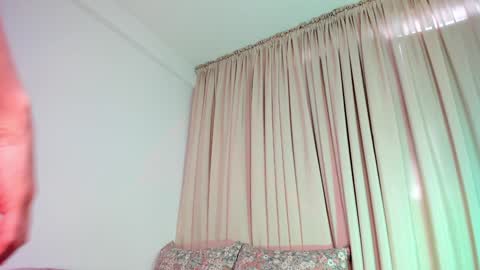 sophie online show from November 2025 04:20:02 PM