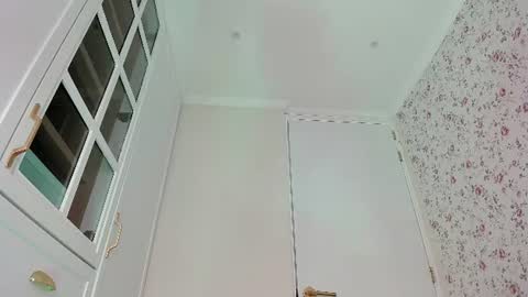sophie online show from June 2026 07:23:01 PM