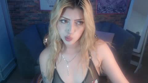 kitty_fox_b online show from January 2025 03:54:01 PM