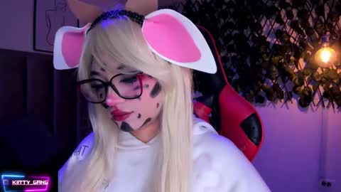 Camila online show from October 2025 02:34:01 AM