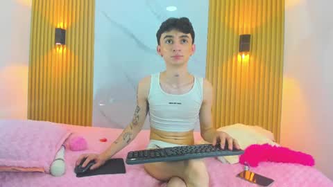 Snapshot of kitty_gill chatting on December 2024 05:26:02 PM kitty_gill online show from December 2024 05:26:02 PM