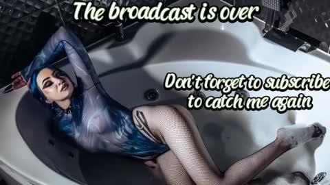 Hey  Im Ellie  if you like me and like my show give me a thumbs up hehe online show from December 2024 09:33:02 PM