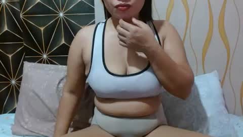 Snapshot of kitty_kheira chatting on June 2026 08:22:02 AM Kheira online show from June 2026 08:22:02 AM