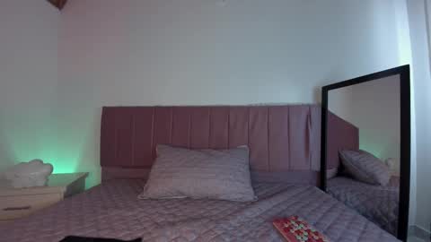 kitty_kryss online show from September 2025 01:44:02 PM