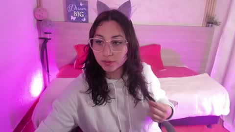 kitty_shinee online show from November 2025 12:11:01 PM