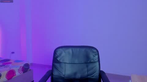 kitty_violet11 online show from April 2026 01:42:02 AM