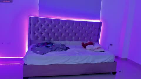 kitty_violet11 online show from April 2026 10:19:02 PM