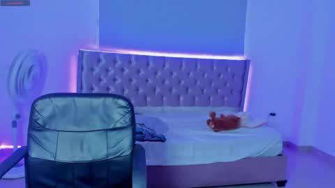 kitty_violet11 online show from April 2026 09:52:01 PM