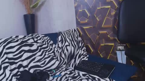 kitty_violet11 online show from May 2026 07:26:01 AM