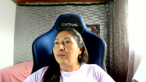 Snapshot of kitty_violet_ chatting on July 2026 06:43:02 PM violet online show from July 2026 06:43:02 PM