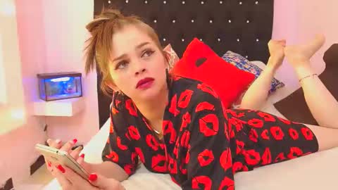 Snapshot of kittybonx chatting on December 2024 02:08:02 PM paola online show from December 2024 02:08:02 PM