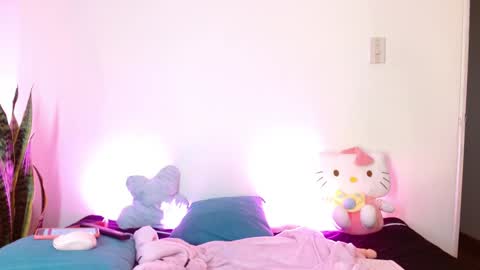 LAURA  help me reach 100likes online show from January 2025 08:26:01 PM