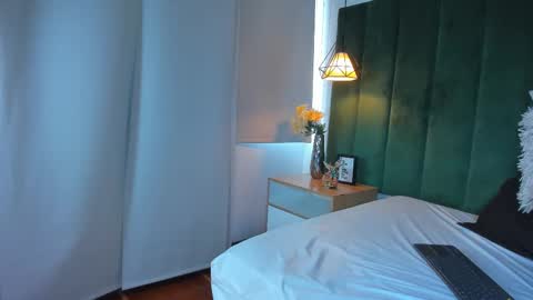 K I T T Y Y  online show from October 2025 08:33:01 PM