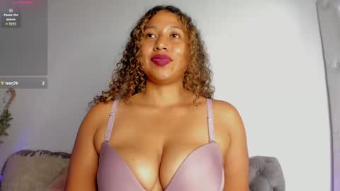 Lili online show from November 2025 08:42:01 PM