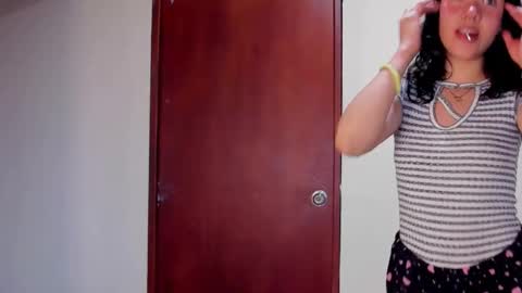 Snapshot of kiwi_mmm chatting on January 2025 10:51:01 PM kiwi_mmm online show from January 2025 10:51:01 PM