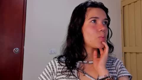 Snapshot of kiwi_mmm chatting on January 2025 01:53:01 AM kiwi_mmm online show from January 2025 01:53:01 AM