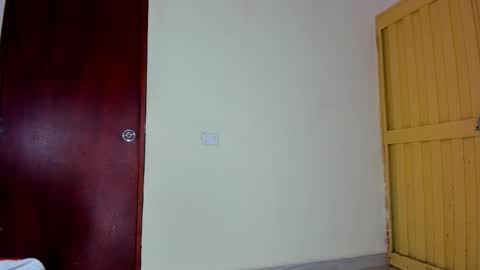 Snapshot of kiwi_mmm chatting on September 2025 10:35:01 PM kiwi_mmm online show from September 2025 10:35:01 PM