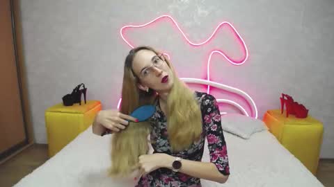 Klary online show from September 2025 12:15:01 PM