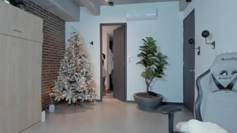 Christina online show from December 2024 03:33:02 AM