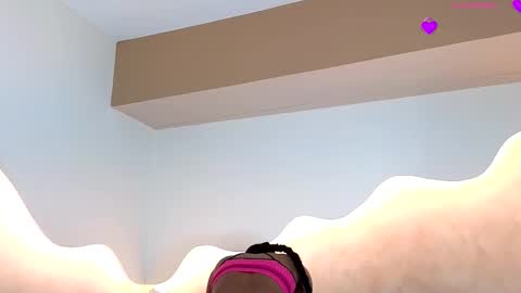 K L O E online show from October 2025 12:16:01 PM