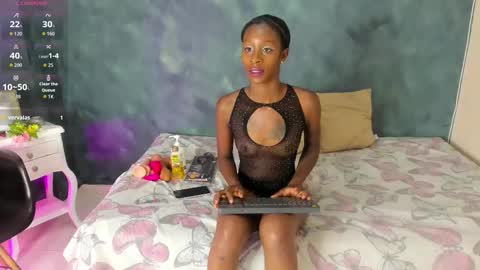 K L O E online show from November 2025 04:06:02 PM