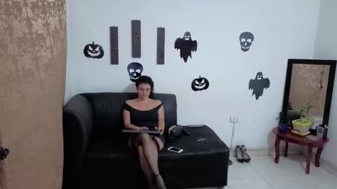 Kloe  online show from October 2025 10:25:01 AM