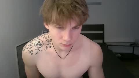 Snapshot of knotsiemens chatting on November 2025 04:28:02 PM Adam online show from November 2025 04:28:02 PM