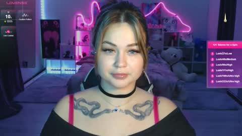 Mia online show from November 2025 01:23:02 PM