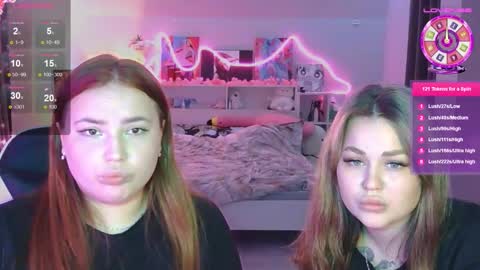 Mia online show from November 2025 04:01:02 PM