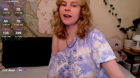 Snapshot of komorebbi chatting on June 2026 11:31:01 PM Marta online show from June 2026 11:31:01 PM